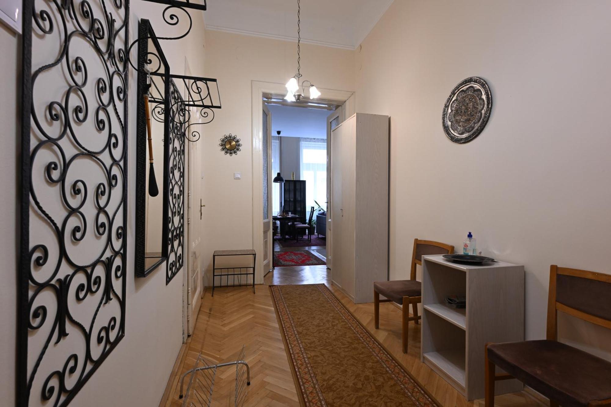 A Quiet Place In The Heart Of The City Budapest Eksteriør billede