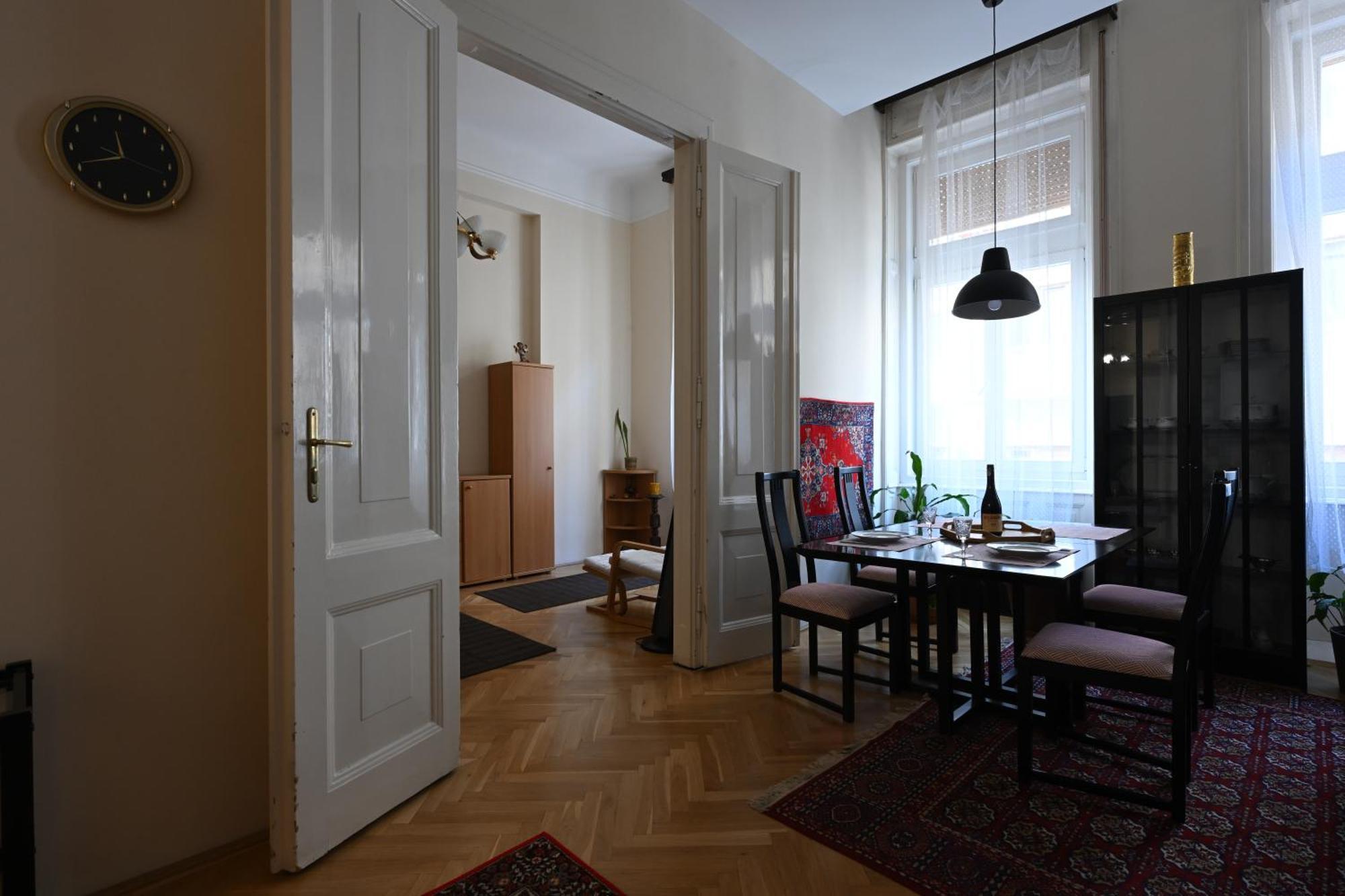A Quiet Place In The Heart Of The City Budapest Eksteriør billede
