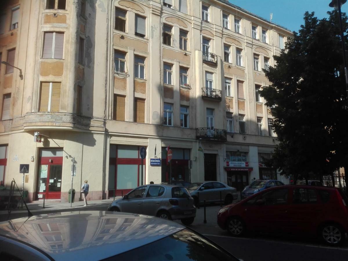 A Quiet Place In The Heart Of The City Budapest Eksteriør billede