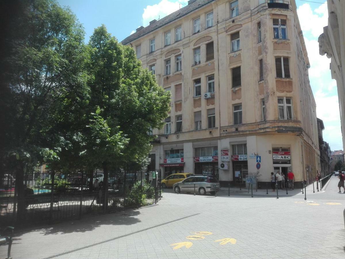 A Quiet Place In The Heart Of The City Budapest Eksteriør billede